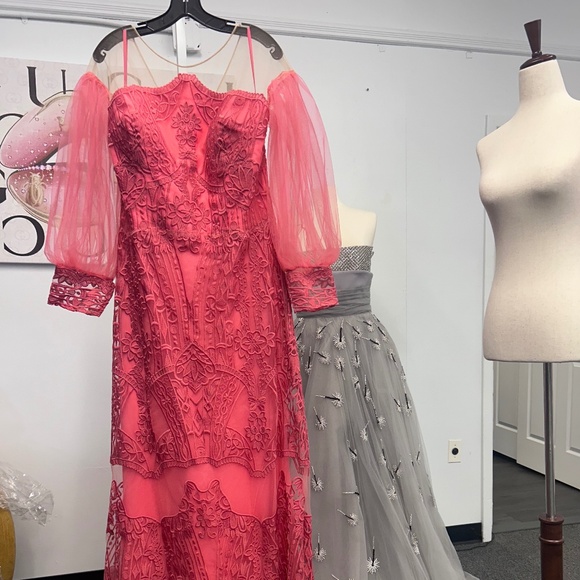 Elegant Red Long Sleeve Lace Dress - Picture 3 of 5